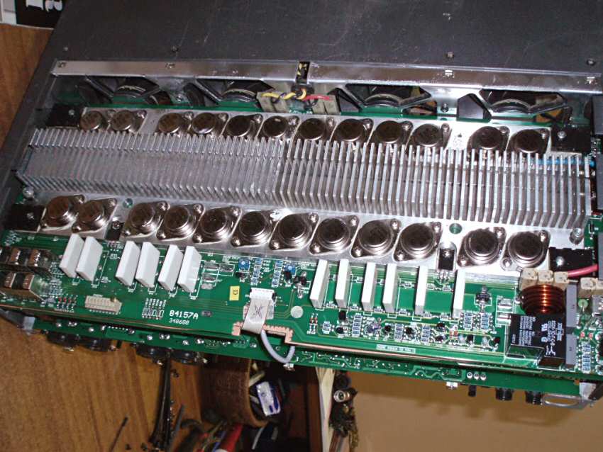 bottom view of E-V CPS4 amp